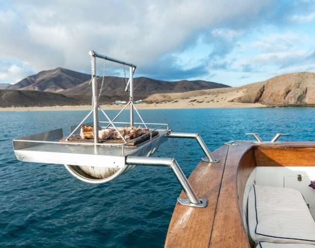 tour-listing-details-slide